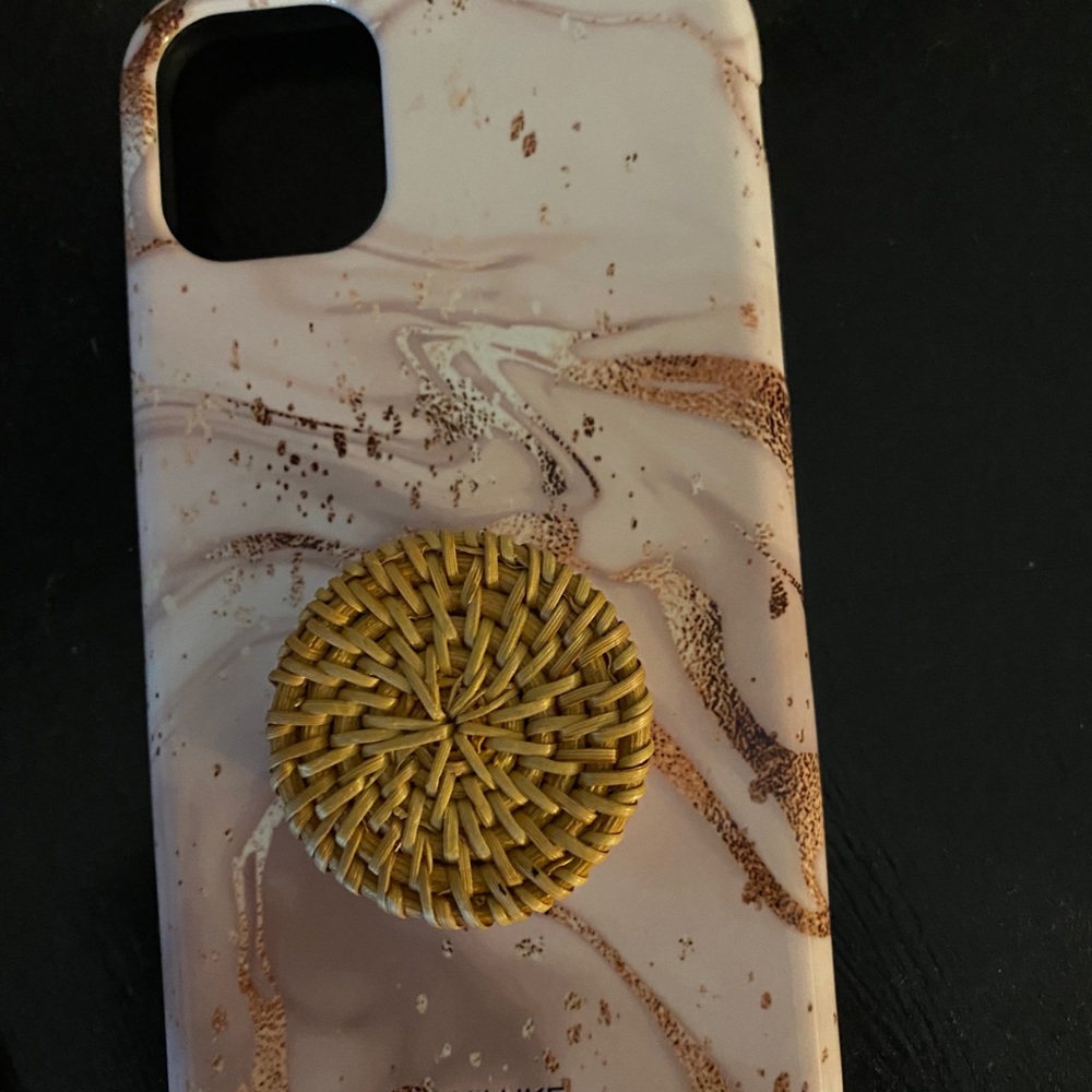 Iphone 11 Case And Pop Socket! - image 1